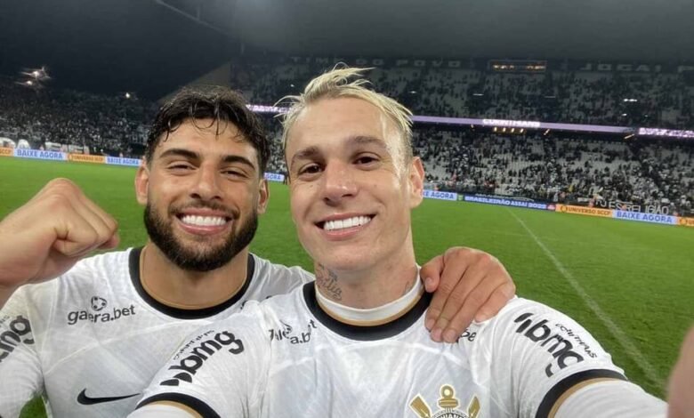 Róger Guedes discute sua saída do Corinthians e desempenho de Yuri Alberto em entrevista