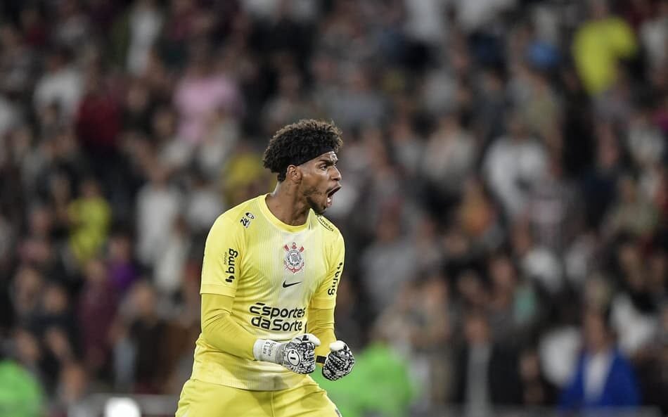 Hugo Souza destaca-se, gerando expectativa por convocação na Seleção Brasileira sob comando de Ancelotti.