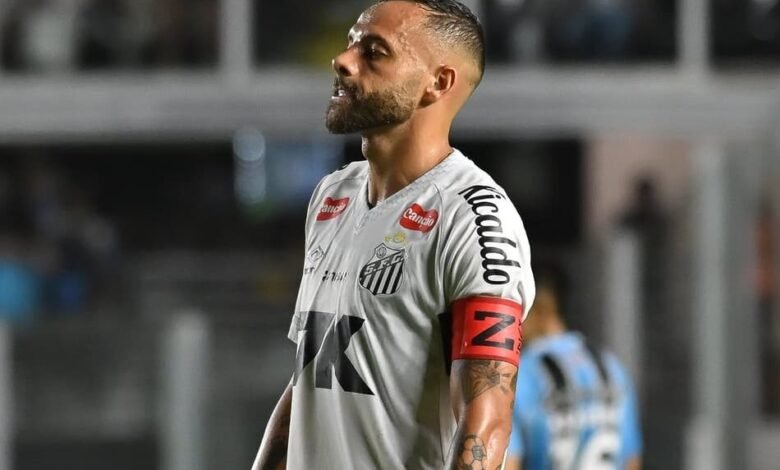 Time do Santos enfrenta crise ao se aproximar da zona de rebaixamento no Campeonato Brasileiro