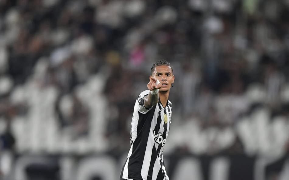 Jogadores do Botafogo enfrentam desfalques e lista de pendurados antes do clássico decisivo contra o Flamengo