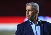 Análise sobre o futuro de Hernán Crespo como técnico no São Paulo FC até 2026, expectativas de desempenho e estratégia.