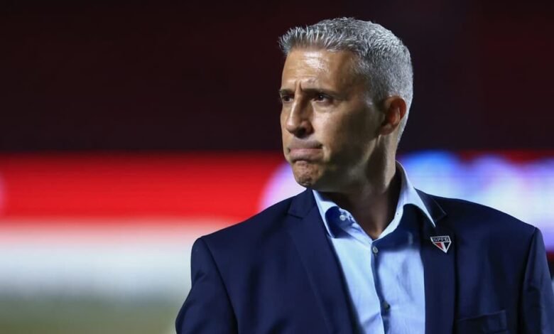 Análise sobre o futuro de Hernán Crespo como técnico no São Paulo FC até 2026, expectativas de desempenho e estratégia.