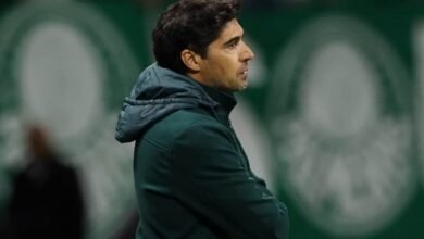 Palmeiras comemora vitória contra o Vasco e assume a vice-liderança do Brasileirão 2023.