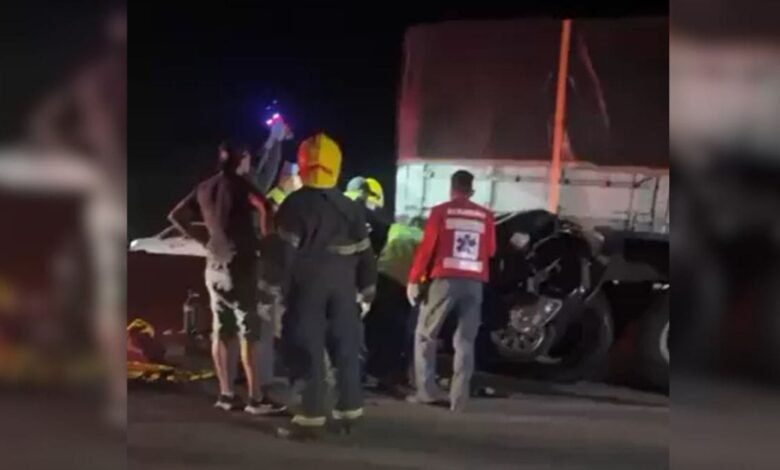 Engavetamento na BR-101 mata uma pessoa e deixa ao menos cinco feridos em Barra Velha