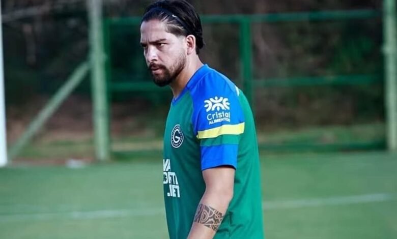 Goiás dispensa jogadores antes de jogos críticos na Série B do Campeonato Brasileiro de 2023, afetando a estratégia da equipe.