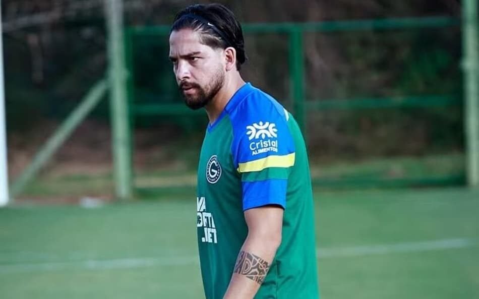 Goiás dispensa jogadores antes de jogos críticos na Série B do Campeonato Brasileiro de 2023, afetando a estratégia da equipe.