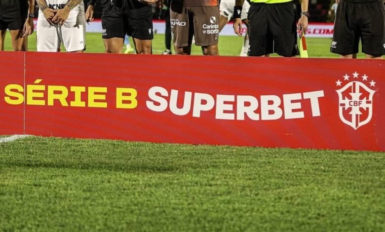 Nove clubes da Série B enfrentam risco de rebaixamento nas rodadas finais do campeonato em disputa acirrada.