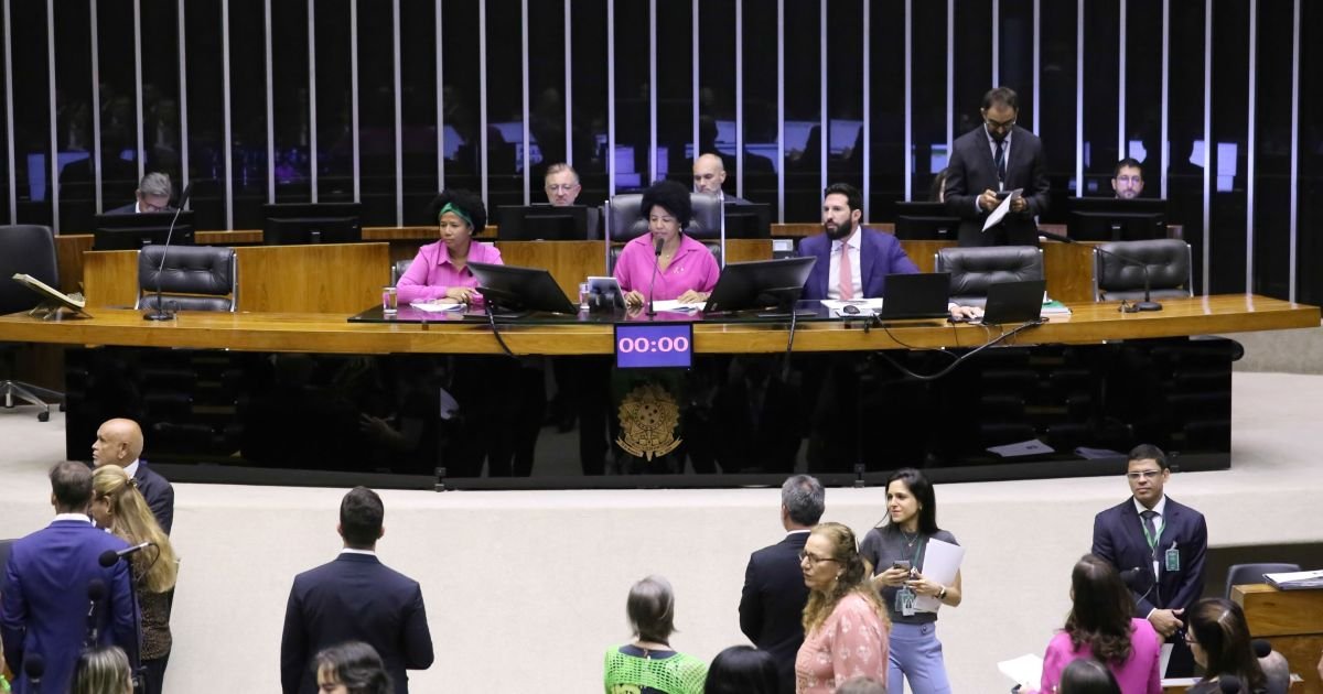 Câmara aprova "licença menstrual" em pacote de projetos da pauta feminina