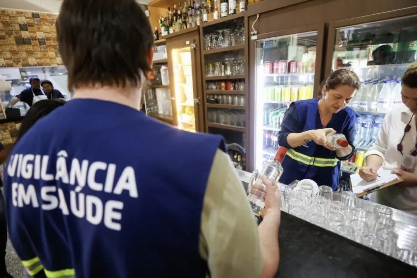 Crise do metanol derruba vendas de bares e restaurantes em setembro; veja números