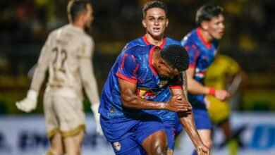 Jogadores do Mirassol comemoram empate contra Bragantino no Campeonato Brasileiro.