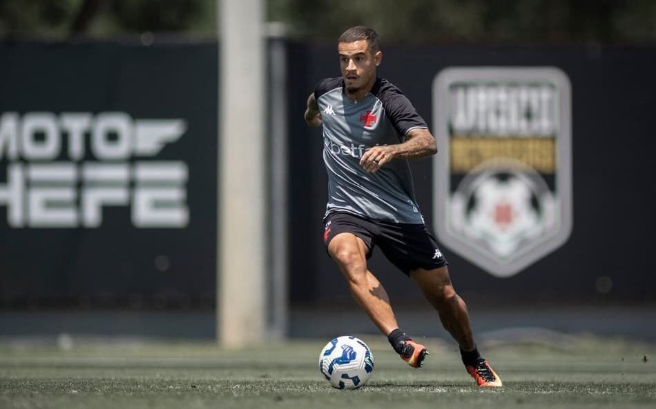 Megaoperação policial no Rio de Janeiro impacta atividades de clubes de futebol locais, mas rotina normal é retomada rapidamente.