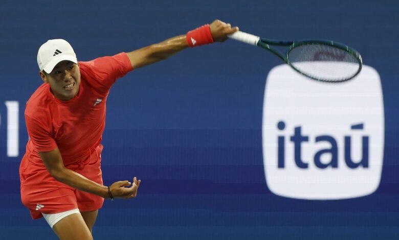 Learner Tien in action ahead of ATP Stuttgart.