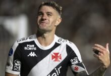 Pablo Vegetti lidera a lista de artilheiros do futebol brasileiro em 2025, destacando-se como principal goleador da temporada.