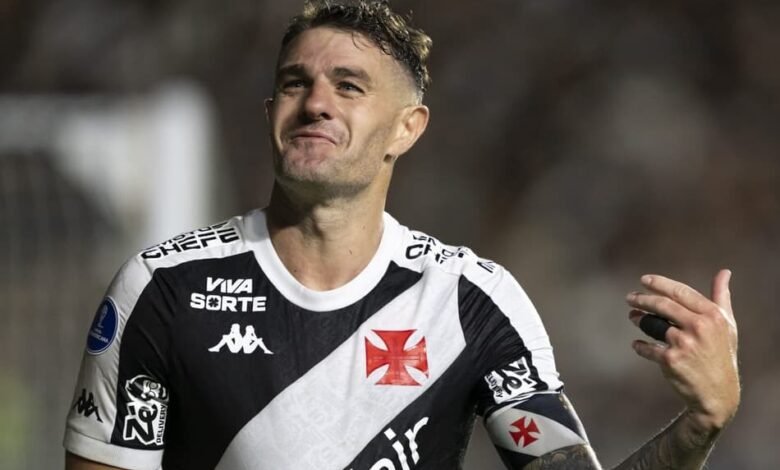 Pablo Vegetti lidera a lista de artilheiros do futebol brasileiro em 2025, destacando-se como principal goleador da temporada.