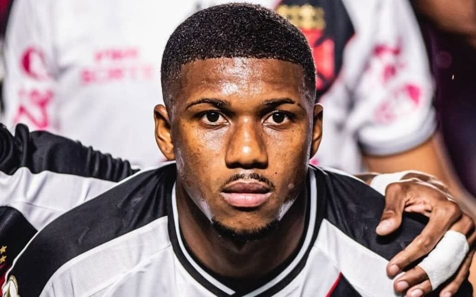 Leandrinho pode deixar o Vasco no final da temporada após receber sondagens de outros clubes.