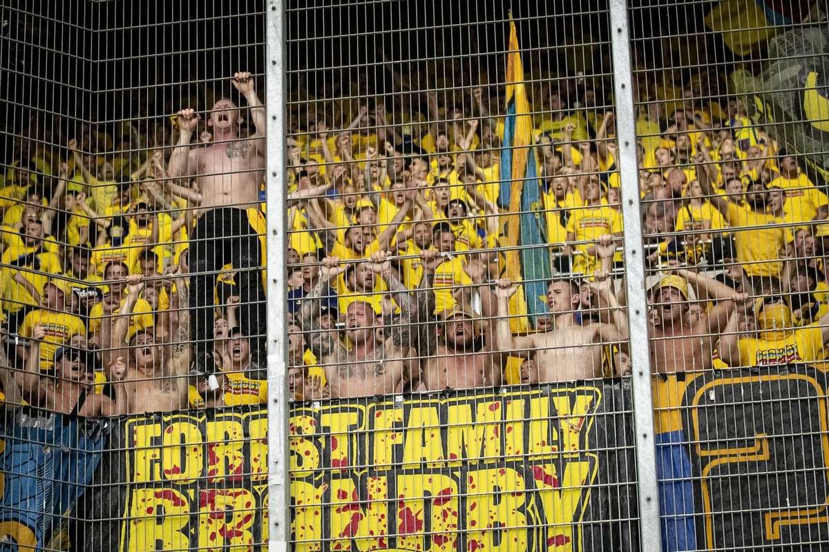 Brondby-fans succeed with tennis ball protest as league organizers change match schedule