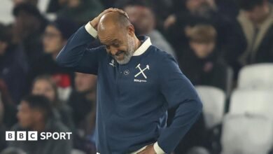 Nuno Espirito Santo looks downwards with his right hand clasped to the top of his head during West Ham