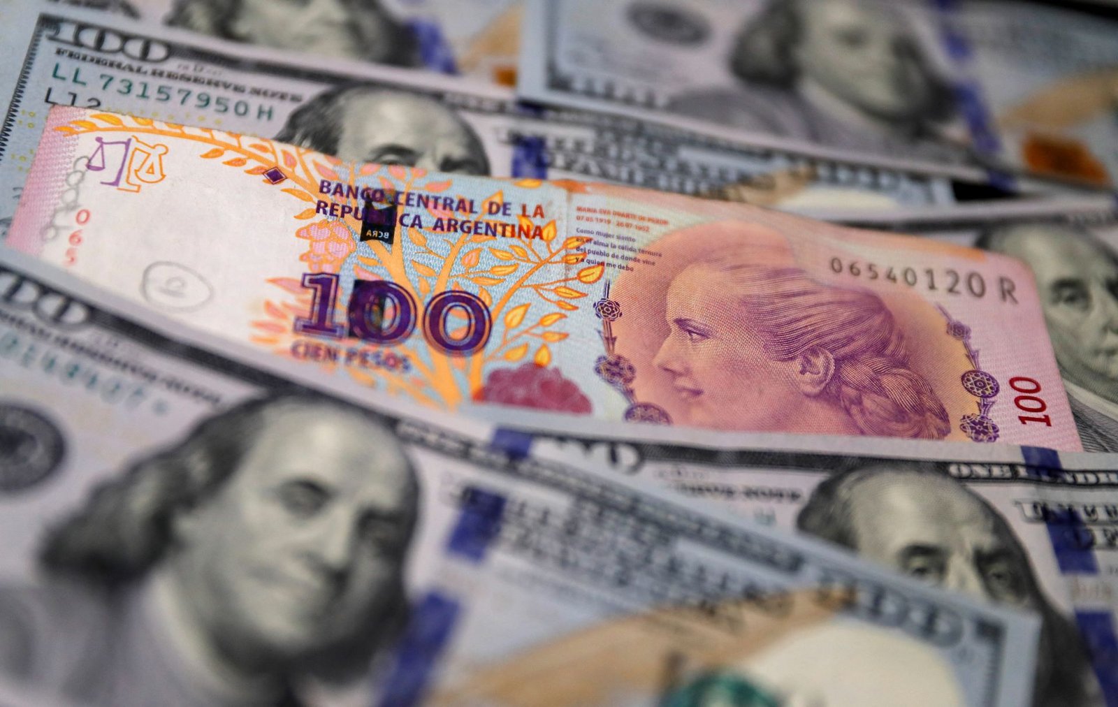 Swap de US$ 20 bi entre EUA e Argentina não segura busca por hedge; dólar dispara