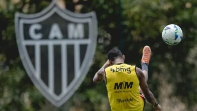 Imagem mostrando o logotipo do Atlético-MG destacando a mudança do clube da Liga Brasileira de Futebol para a Liga de Futebol Unida.