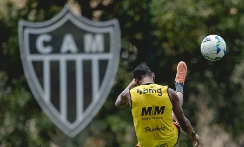 Imagem mostrando o logotipo do Atlético-MG destacando a mudança do clube da Liga Brasileira de Futebol para a Liga de Futebol Unida.