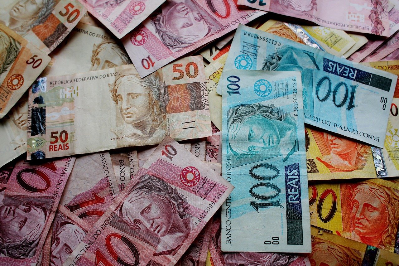 Como é calculado o salário-mínimo no Brasil?