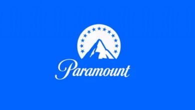 Logo da Paramount branca, em fundo azul