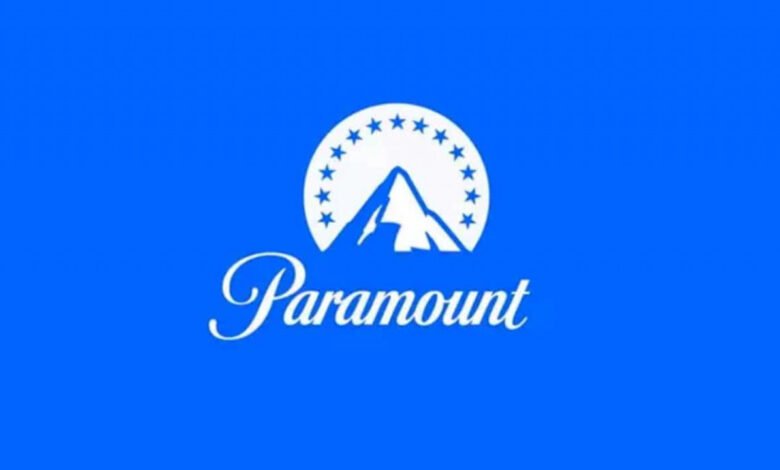 Logo da Paramount branca, em fundo azul