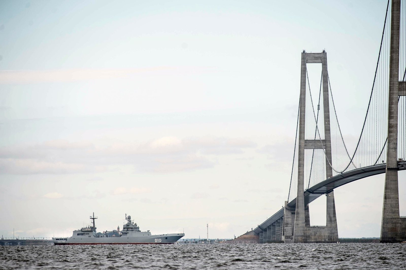 Deutscher spaziert in Dänemark auf riesige Brücke