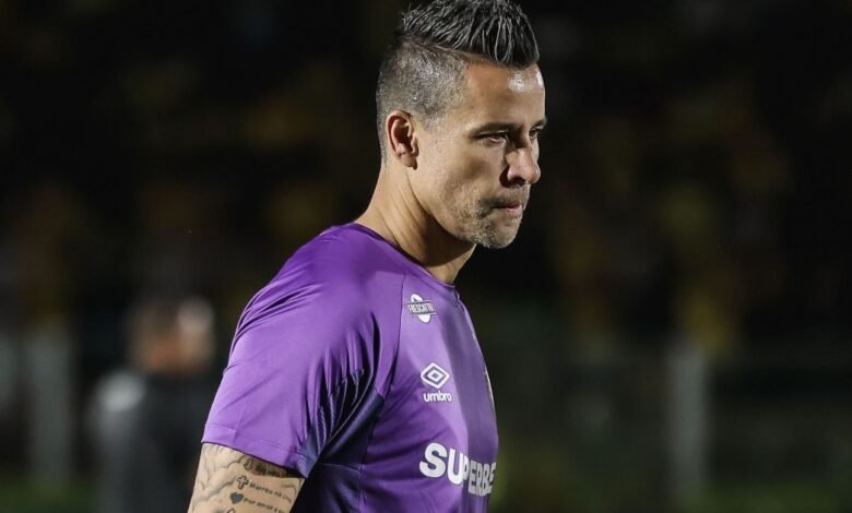 Fábio atinge mais uma marca histórica com a camisa do Fluminense