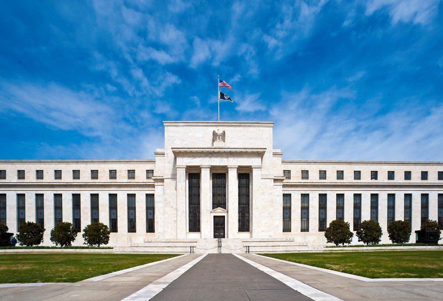 Queda do déficit fiscal reduz nível dos juros neutros nos EUA, diz diretor do Fed