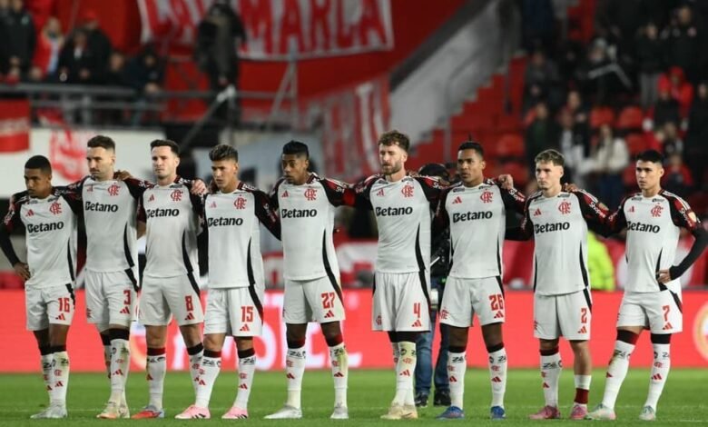 Partida entre Flamengo e Bahia marcada por desfalques importantes no elenco rubro-negro; Flamengo busca vencer o Bahia mesmo com ausências notáveis.