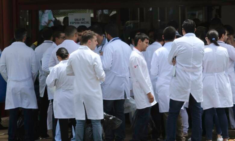 Revalida 2025/2: prazo para envio de diploma médico começa hoje