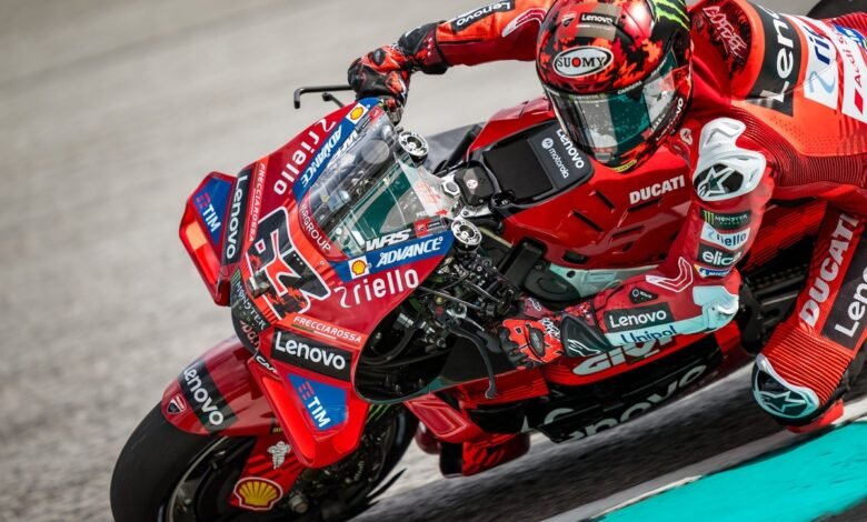 Bagnaia dá a volta por cima e é pole do GP da Malásia