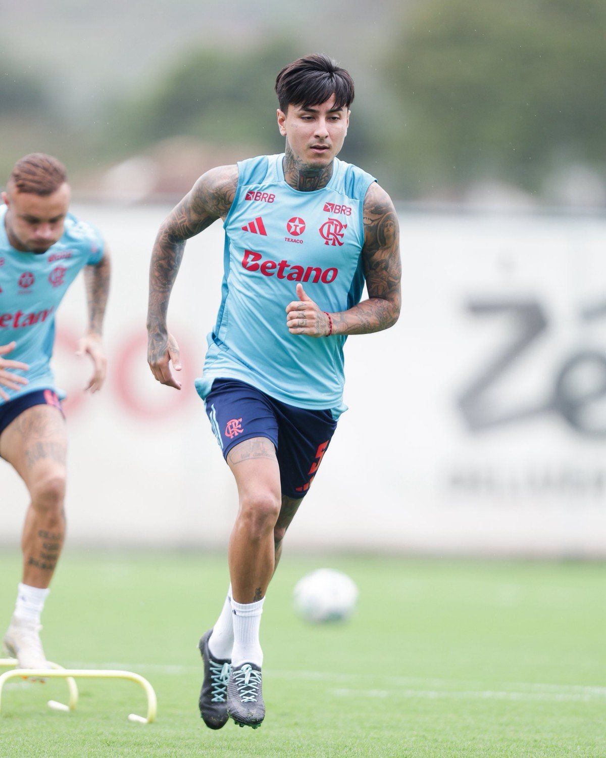 Flamengo prepara Pulgar para jogos decisivos contra Palmeiras e Racing