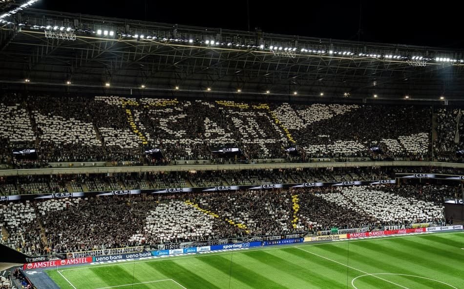 Torcidas de futebol em estádio para possível confronto exclusivo do Atlético-MG na Final Sul-Americana