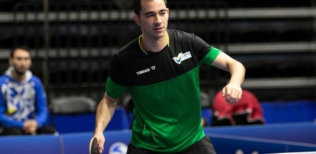Hugo Calderano em ação no Pan-Americano de tênis de mesa