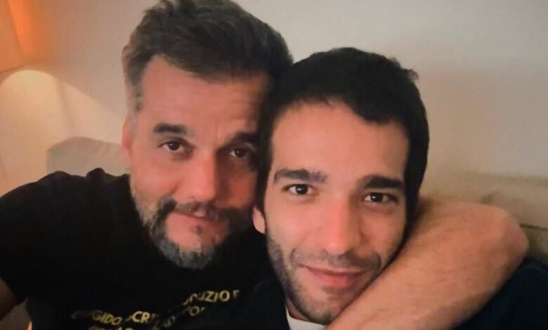 Carrão posa com Wagner Moura e web reage: "Significado de tanto faz"