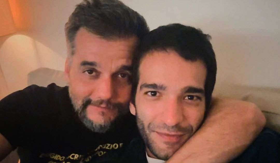 Carrão posa com Wagner Moura e web reage: "Significado de tanto faz"