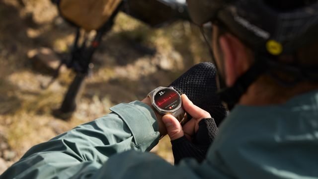 Huawei Watch GT 6 Pro com bateria de longa duração e tecnologia de inteligência artificial, agora disponível no Brasil.