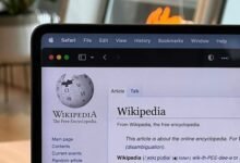 Ilustração da técnica de Wikidata Embedding, destacando a revolução no acesso das inteligências artificiais às informações da Wikipédia.