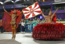 A Unidos do Viradouro inova no Carnaval ao ressuscitar a voz de Dominguinhos do Estácio usando tecnologia de inteligência artificial, proporcionando uma experiência única e emocionante para os foliões.