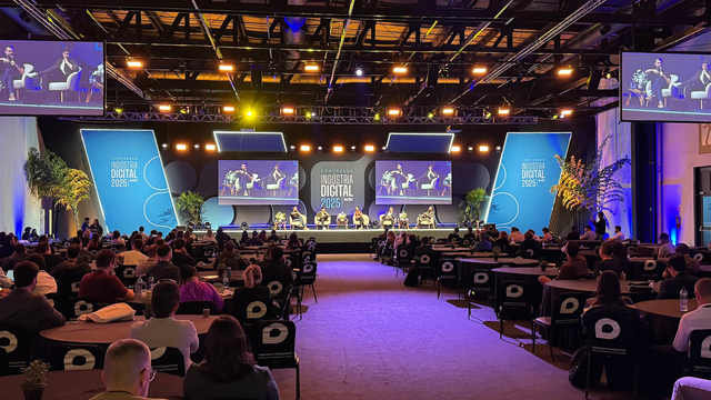 Infográfico ilustrando os desafios da indústria digital brasileira na implementação bem-sucedida de inteligência artificial, destacando obstáculos tecnológicos e estratégicos.