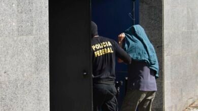 Agentes da Polícia Federal realizam a Operação Miopia no Rio de Janeiro, desmantelando uma rede de abuso infantil na dark web.