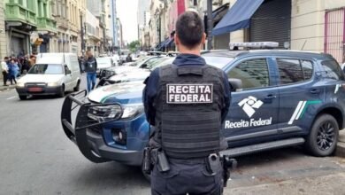 Operação Fronteira RFB apreende R$ 31,2 milhões em produtos ilegais, incluindo celulares contrabandeados, destacando a eficácia das ações de combate ao contrabando.