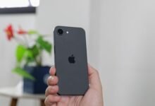 Detalhes e novidades do iPhone 17e, o modelo de entrada da Apple, destacando estratégias e inovações de design e funcionalidade.