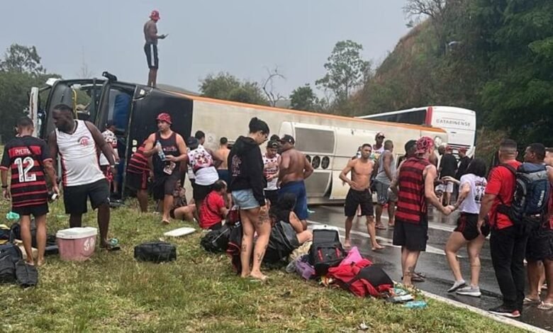 Torcida Organizada do Flamengo compartilha atualização sobre o estado de saúde dos feridos após acidente de ônibus envolvendo seus membros.