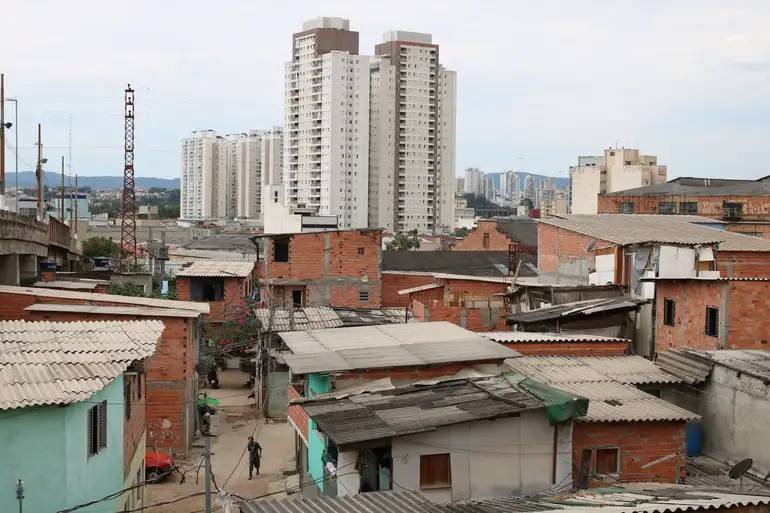 como os seguros avançam nas favelas