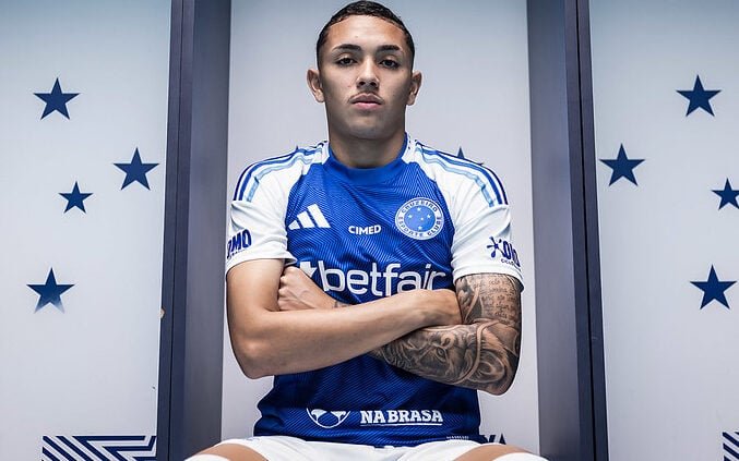 Kauã Moraes celebra estreia pelo Cruzeiro e manda recado