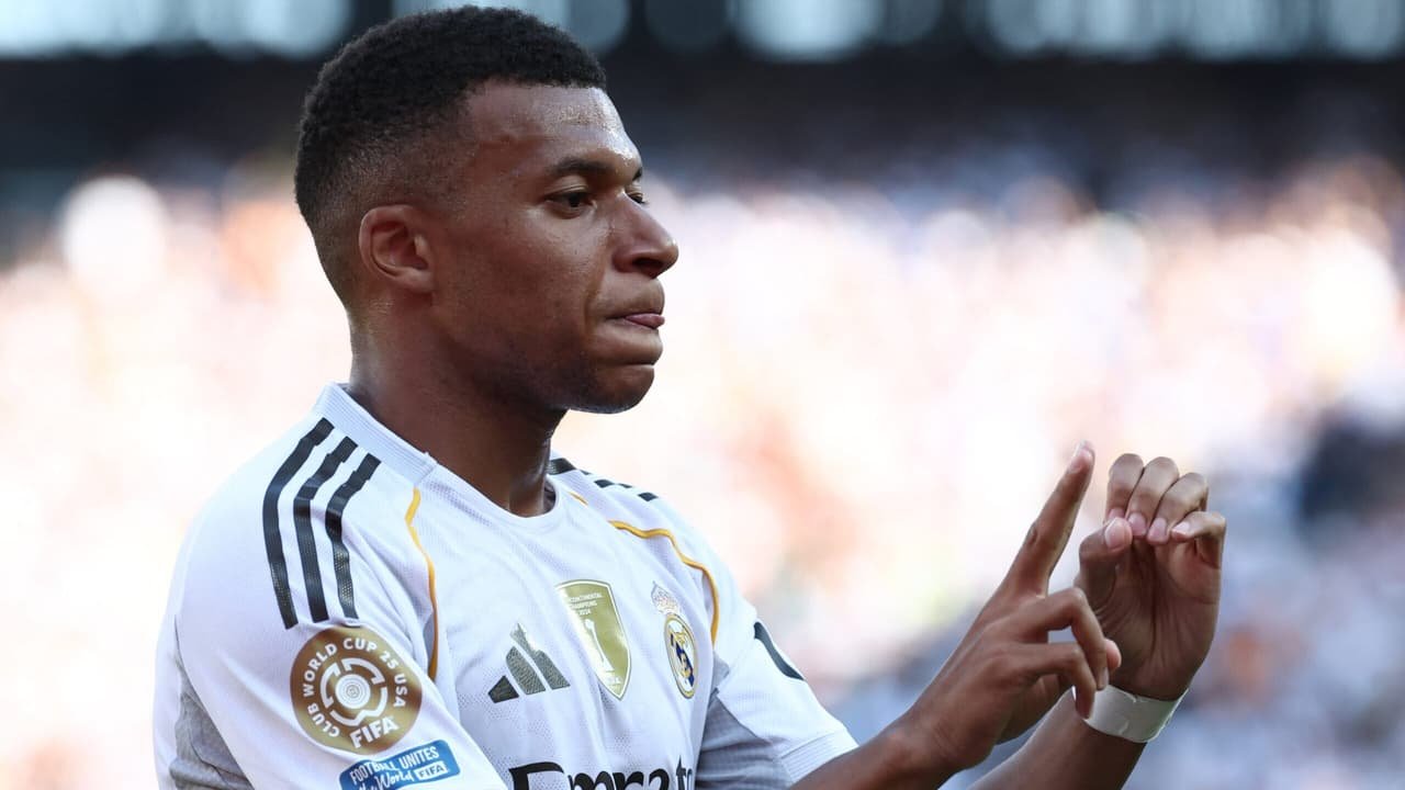 Cristiano Ronaldo comemorando o segundo gol marcado (Foto: Fayez Nureldine/AFP)