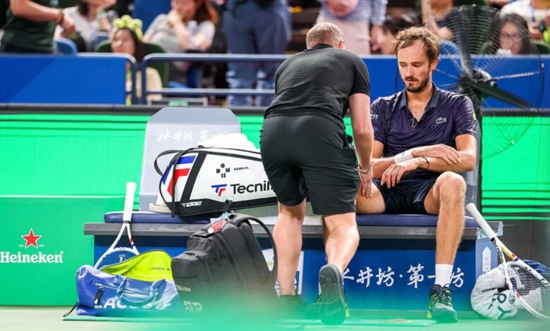 Daniil Medvedev Cramped So Badly He Asked Ballgirl To Take Off His Shirt For Him